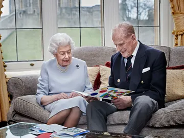 La reina Isabel II junto al Duque de Edimburgo La reina Isabel II junto al Duque de Edimburgo