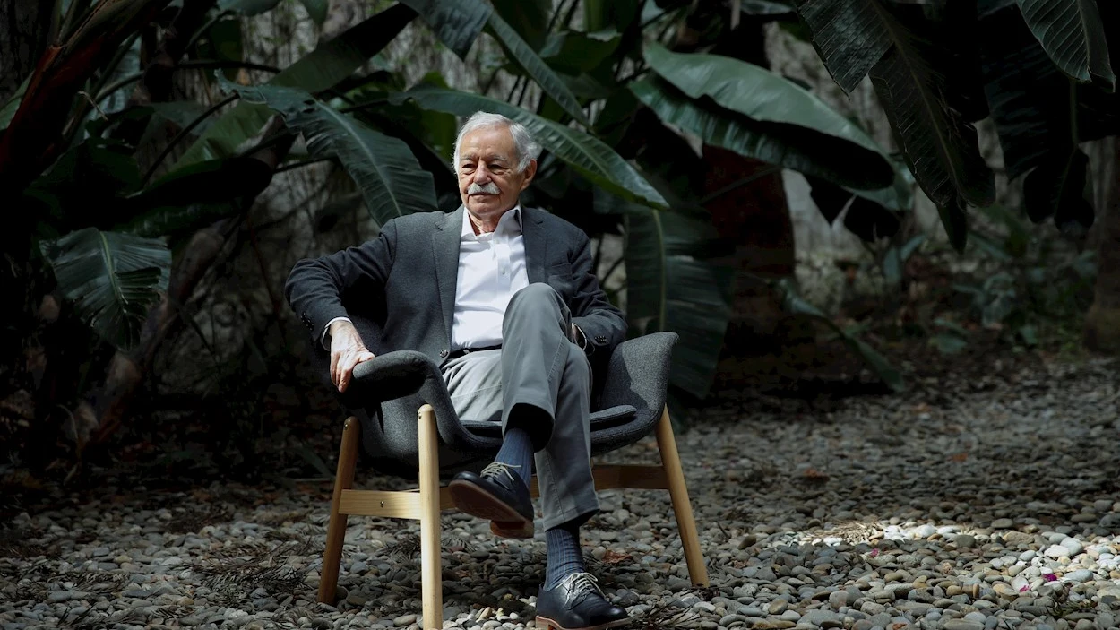El escritor Eduardo Mendoza durante la presentación en Barcelona de su último libro, 'Transbordo en Moscú' El escritor Eduardo Mendoza durante la presentación en Barcelona de su último libro, 'Transbordo en Moscú'