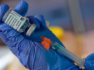 Francia administrará Pfizer o Moderna a las personas que hayan recibido una dosis de AstraZeneca Francia administrará Pfizer o Moderna a las personas que hayan recibido una dosis de AstraZeneca