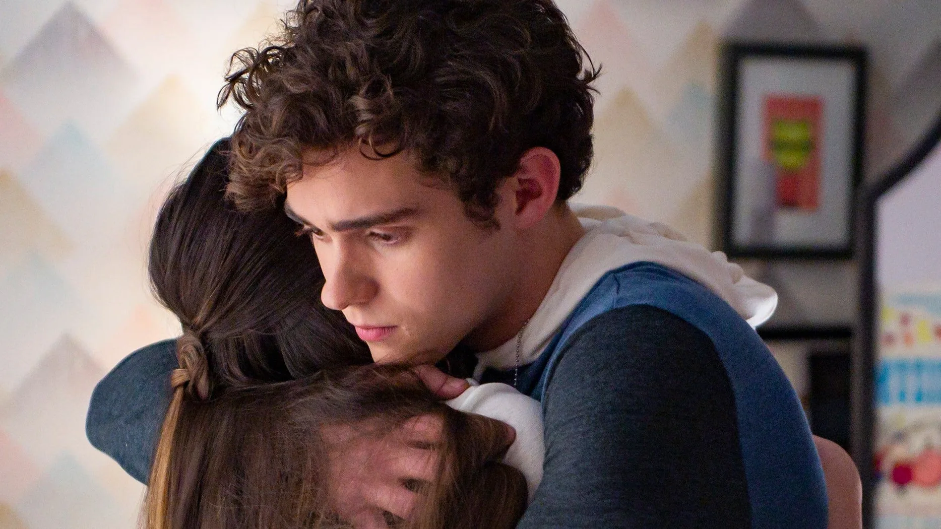 Olivia Rodrigo y Joshua Bassett en la serie de 'High School Musical'
