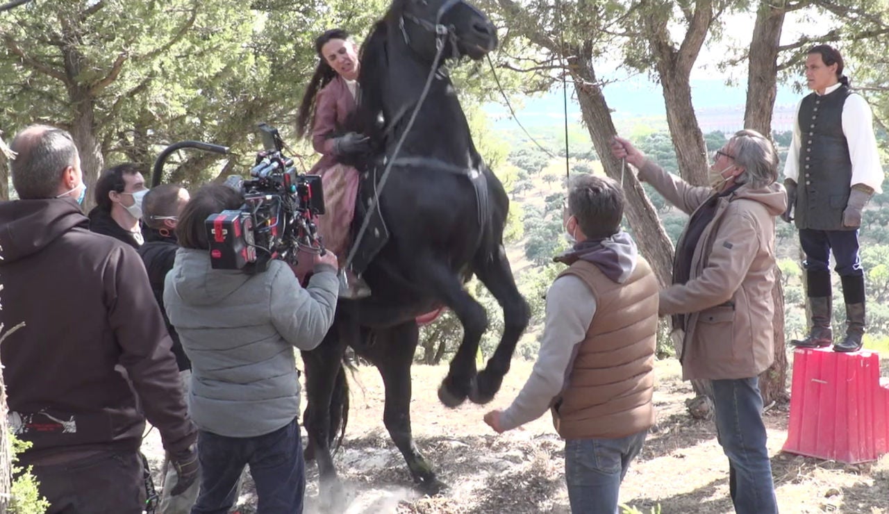 El rodaje la muerte de Alba aplastada por un caballo