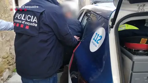 Detenido el líder de una secta que se hacía llamar 'maestro iluminado' por abusos sexuales en Barcelona Detenido el líder de una secta que se hacía llamar 'maestro iluminado' por abusos sexuales en Barcelona