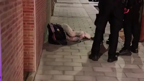 El momento en el que un hombre apuñalado reconoce a sus agresores en Alicante El momento en el que un hombre apuñalado reconoce a sus agresores en Alicante