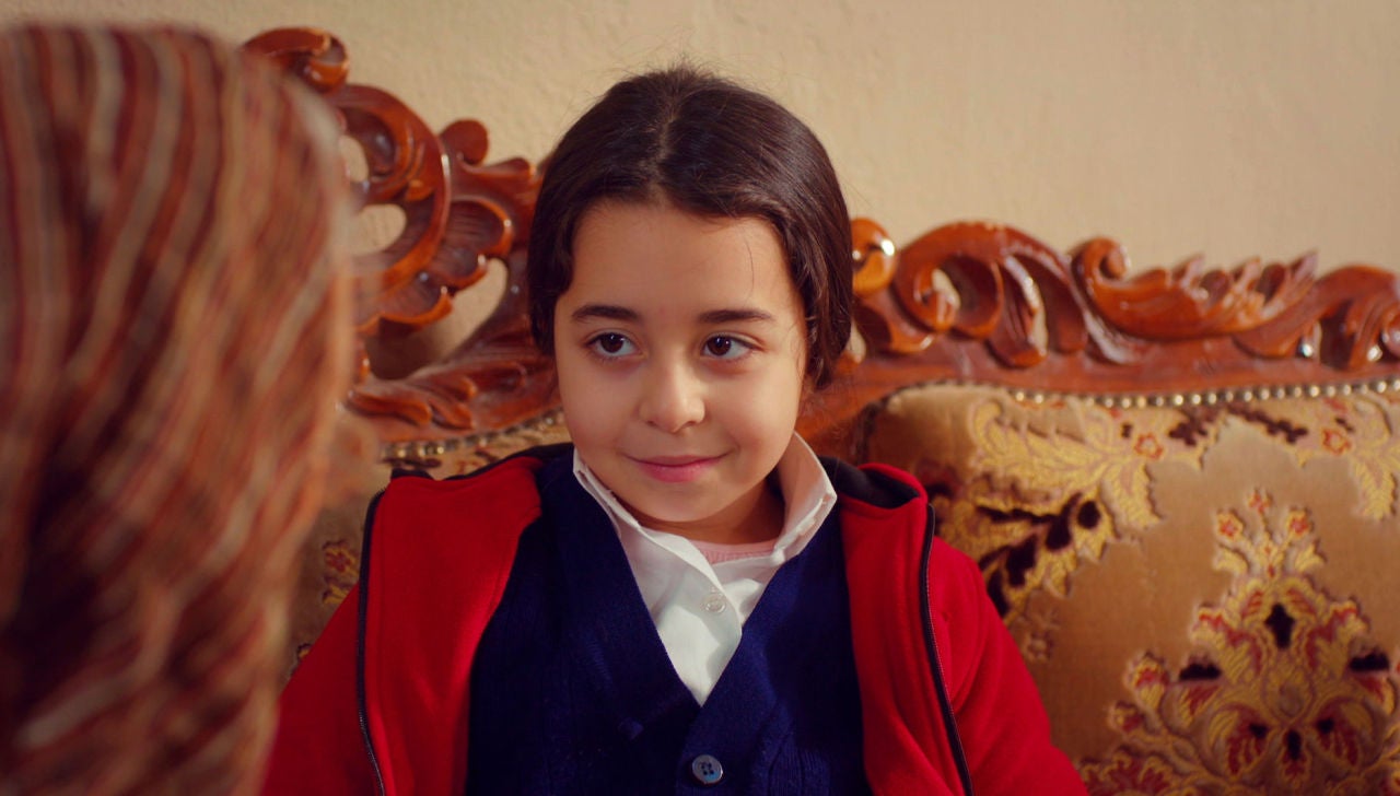 Avance de ‘Mi hija’: Öykü busca cobijo en casa de Mufide ajena a la huida de Demir y Ugur