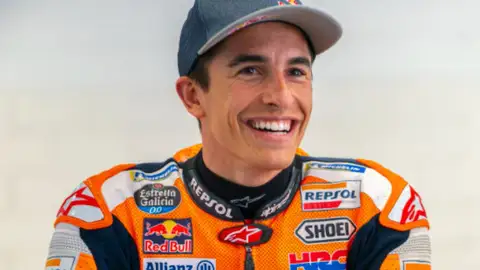 Deportes Antena 3 (10-04-21) Marc Márquez recibe el alta médica y volverá a competir la próxima semana: "Han sido 9 meses muy duros" Deportes Antena 3 (10-04-21) Marc Márquez recibe el alta médica y volverá a competir la próxima semana: "Han sido 9 meses muy duros"