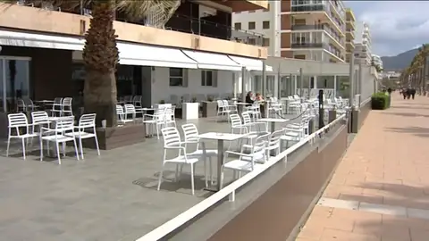 El confinamiento decretado por el Gobierno francés arruina a los negocios españoles de la frontera El confinamiento decretado por el Gobierno francés arruina a los negocios españoles de la frontera