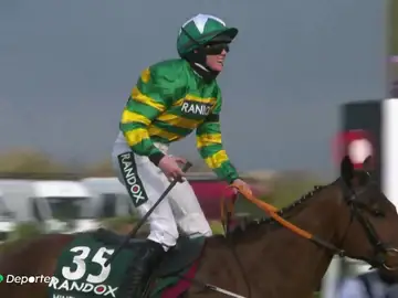 Rachael Blackmore, la primera mujer que gana el mítico campeonato Grand National de turf Rachael Blackmore, la primera mujer que gana el mítico campeonato Grand National de turf