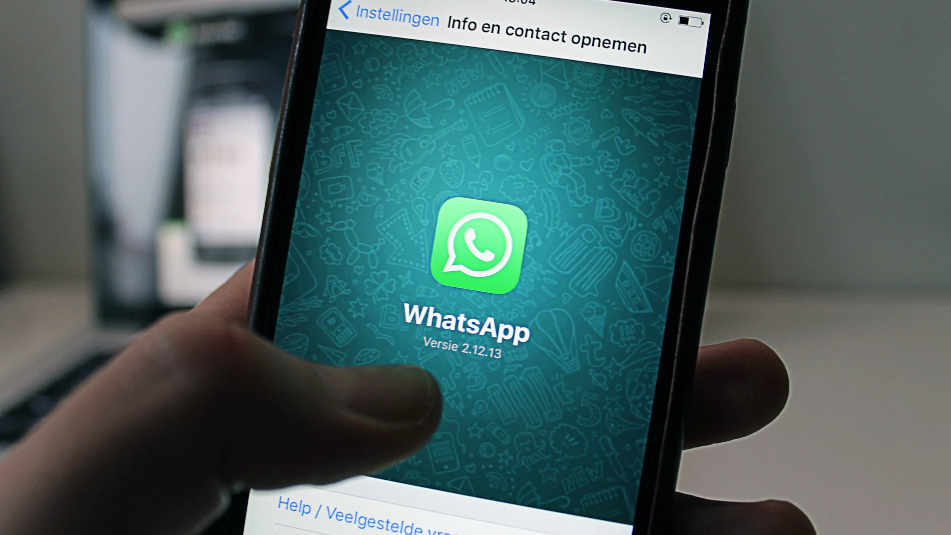 WhatsApp no será de pago ni el logo se volverá azul por reenviar el mensaje a 10 contactos