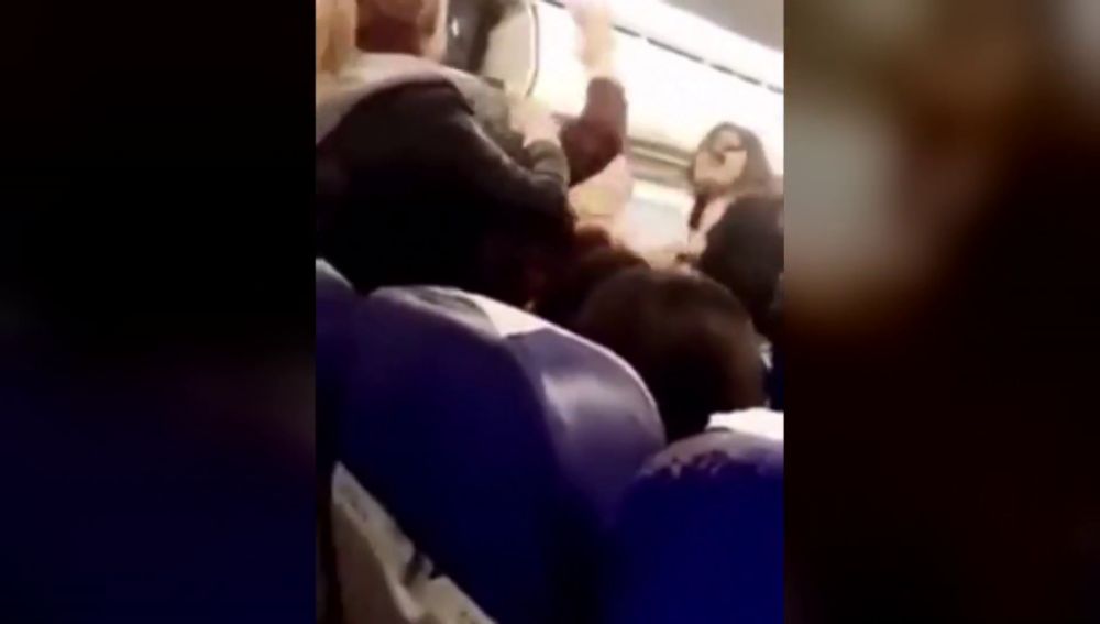 Pelea en un avión en Túnez