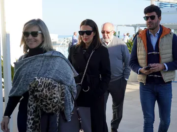 Los padres de Paula Echevarría junto a la actriz y Miguel Torres Los padres de Paula Echevarría junto a la actriz y Miguel Torres