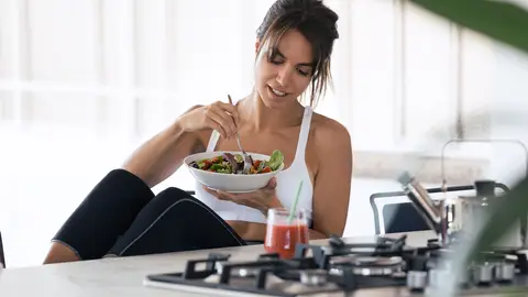 Comiendo ensalada Comiendo ensalada