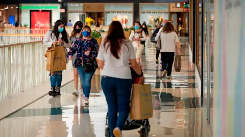 Portugal reabre centros comerciales, colegios y restaurantes al entrar en fase 3 de su desescalada Portugal reabre centros comerciales, colegios y restaurantes al entrar en fase 3 de su desescalada
