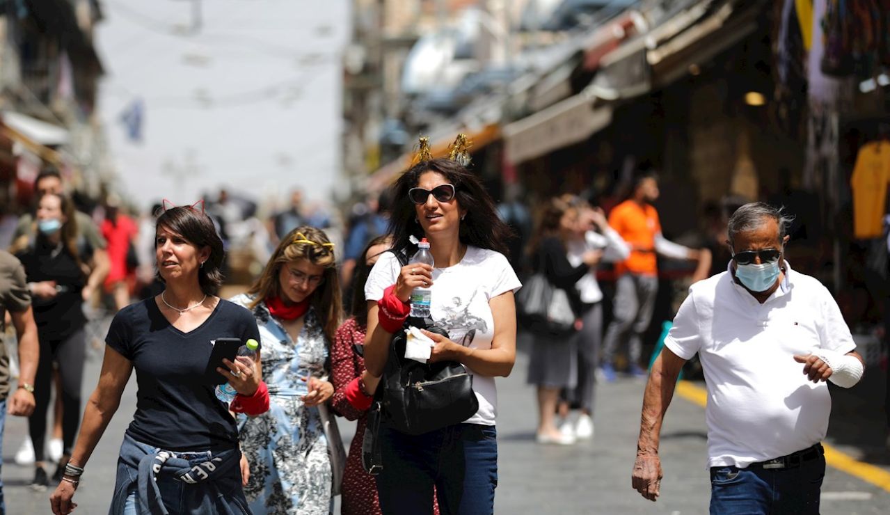 Coronavirus: Así vive Israel sus primeras horas sin mascarilla