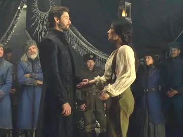 Ben Barnes y Jessie Mei Li en 'Sombra y Hueso' Ben Barnes y Jessie Mei Li en 'Sombra y Hueso'