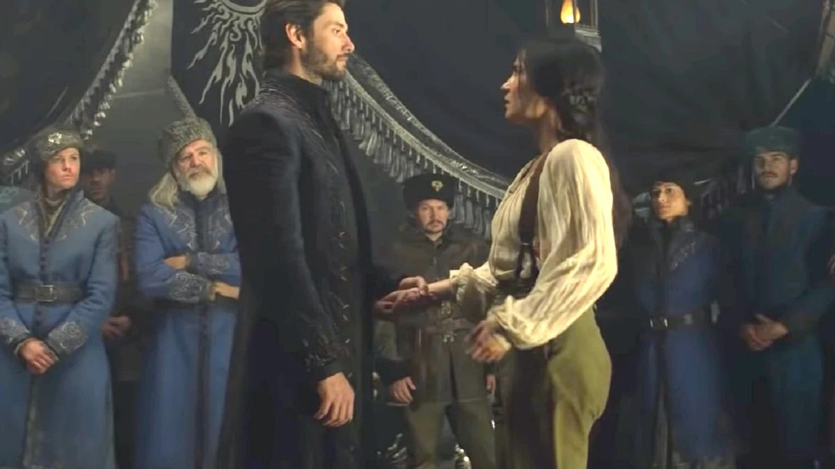 Ben Barnes y Jessie Mei Li en 'Sombra y Hueso' Ben Barnes y Jessie Mei Li en 'Sombra y Hueso'