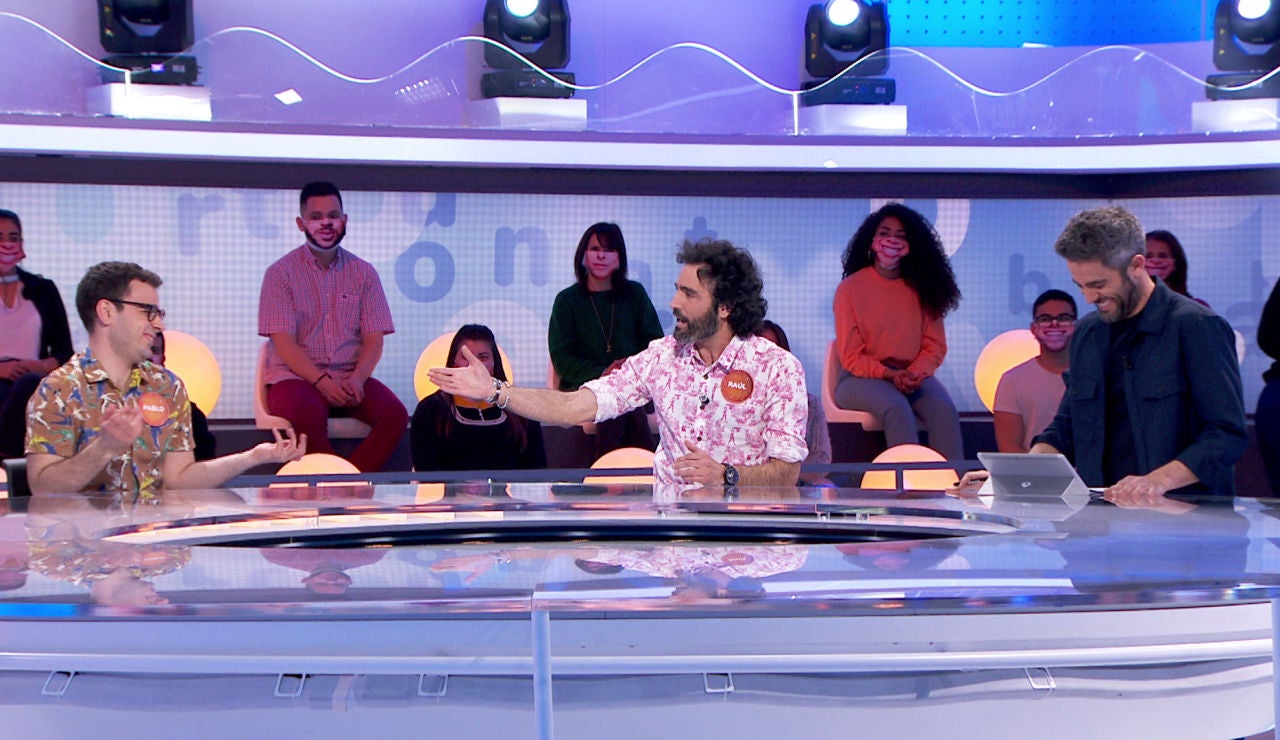 Las coloridas camisas de Javier y Pablo sacan las mejores bromas de Raúl Gómez Las coloridas camisas de Javier y Pablo sacan las mejores bromas de Raúl Gómez