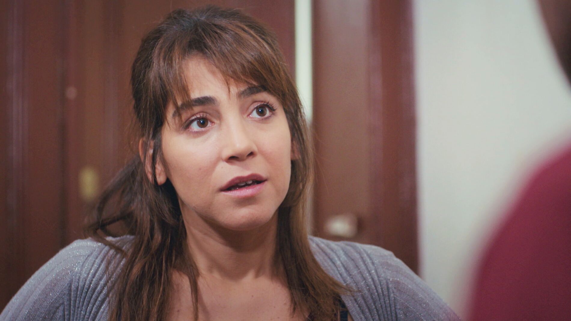 Ceyda anima a Arif a trabajar en la cafeter&iacute;a de Emre pero le advierte: "Hay una cosa que debes saber"