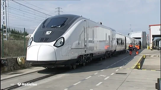Así será AVRIL, el nuevo tren de Renfe que hará viajes 'express' entre España y Francia a 330 km/hora Así será AVRIL, el nuevo tren de Renfe que hará viajes 'express' entre España y Francia a 330 km/hora