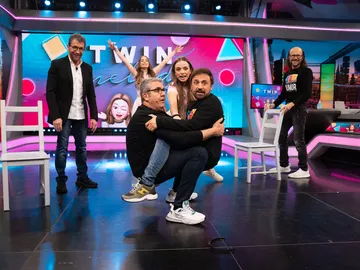 La batalla de break dance entre José Mota, Santiago Segura, Florentino Fernández y Pablo Motos La batalla de break dance entre José Mota, Santiago Segura, Florentino Fernández y Pablo Motos