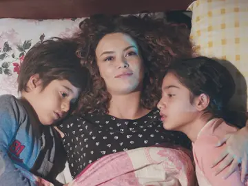 Sirin traumatiza a Nisan y a Doruk al convertir a Arif en un asesino en 'Mujer' Sirin traumatiza a Nisan y a Doruk al convertir a Arif en un asesino en 'Mujer'