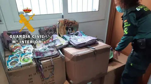 Productos incautados en la operación de la Guardia Civil en Badalona Productos incautados en la operación de la Guardia Civil en Badalona