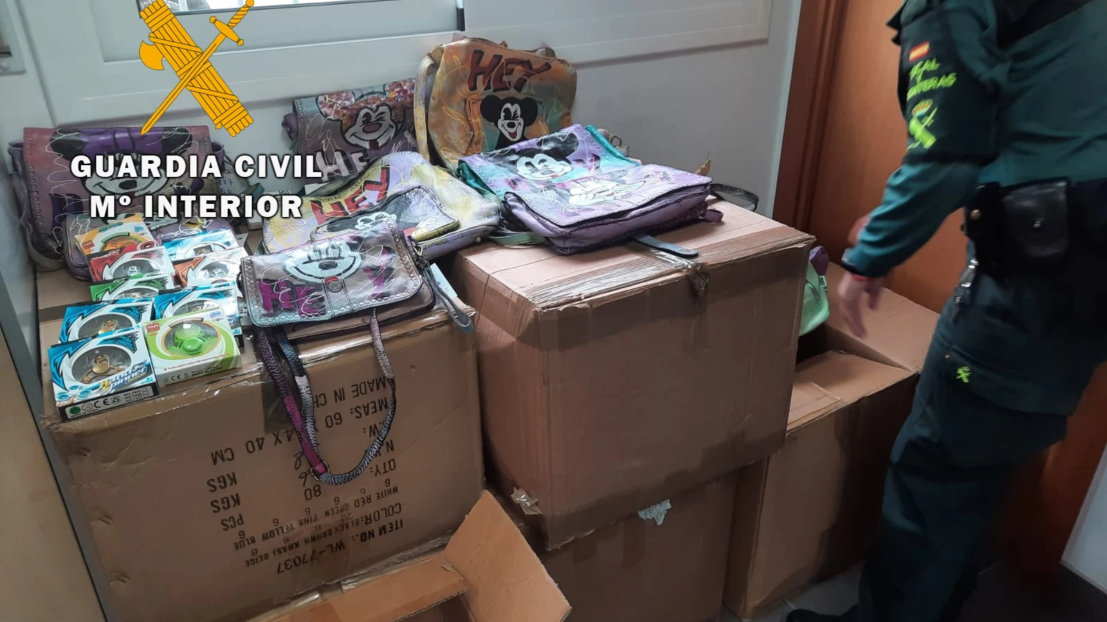 Productos incautados en la operaci&oacute;n de la Guardia Civil en Badalona