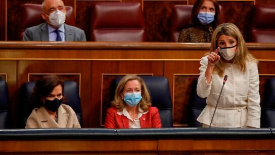 Carmen Calvo, Nadia Calvi&ntilde;o y Yolanda D&iacute;az en el Congreso de los Diputados