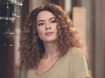 Sirin revela quién será su próxima víctima tras haber matado a Sarp en 'Mujer' Sirin revela quién será su próxima víctima tras haber matado a Sarp en 'Mujer'