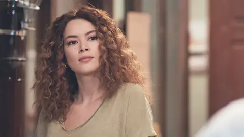 Sirin revela quién será su próxima víctima tras haber matado a Sarp en 'Mujer' Sirin revela quién será su próxima víctima tras haber matado a Sarp en 'Mujer'