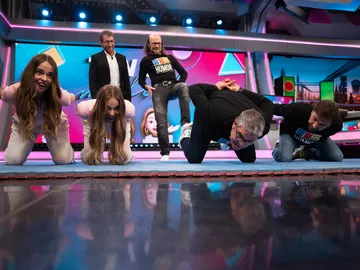 ¿Superarán Santiago Segura, José Mota, Flo y Marron el reto de la gravedad de las Twin Melody? ¿Superarán Santiago Segura, José Mota, Flo y Marron el reto de la gravedad de las Twin Melody?