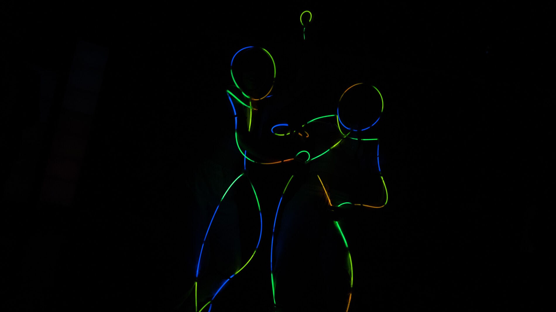 &iexcl;Inesperado incidente! El baile viral de las Twin Melody termina con un "momento raro"