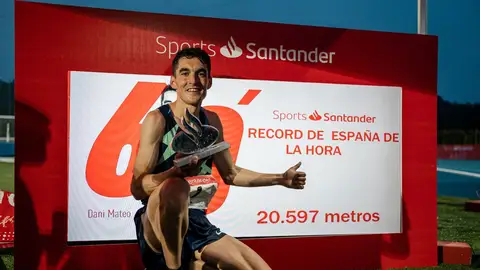 Dani Mateo pulveriza el récord de España de la hora en pista con 20.597 metros Dani Mateo pulveriza el récord de España de la hora en pista con 20.597 metros