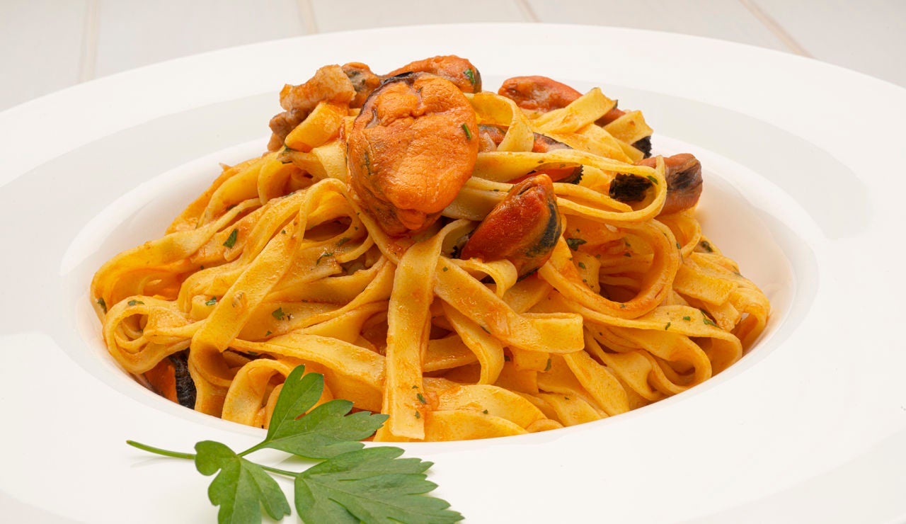 Receta de tallarines con mejillones, de Karlos Arguiñano: "Un clásico que gusta a todo el mundo" Receta de tallarines con mejillones, de Karlos Arguiñano: "Un clásico que gusta a todo el mundo"