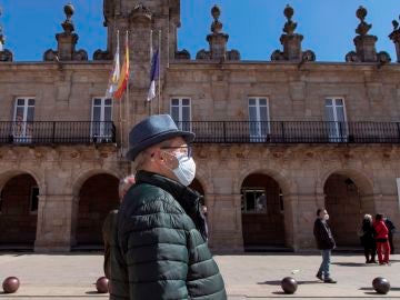 Hombre con mascarilla 