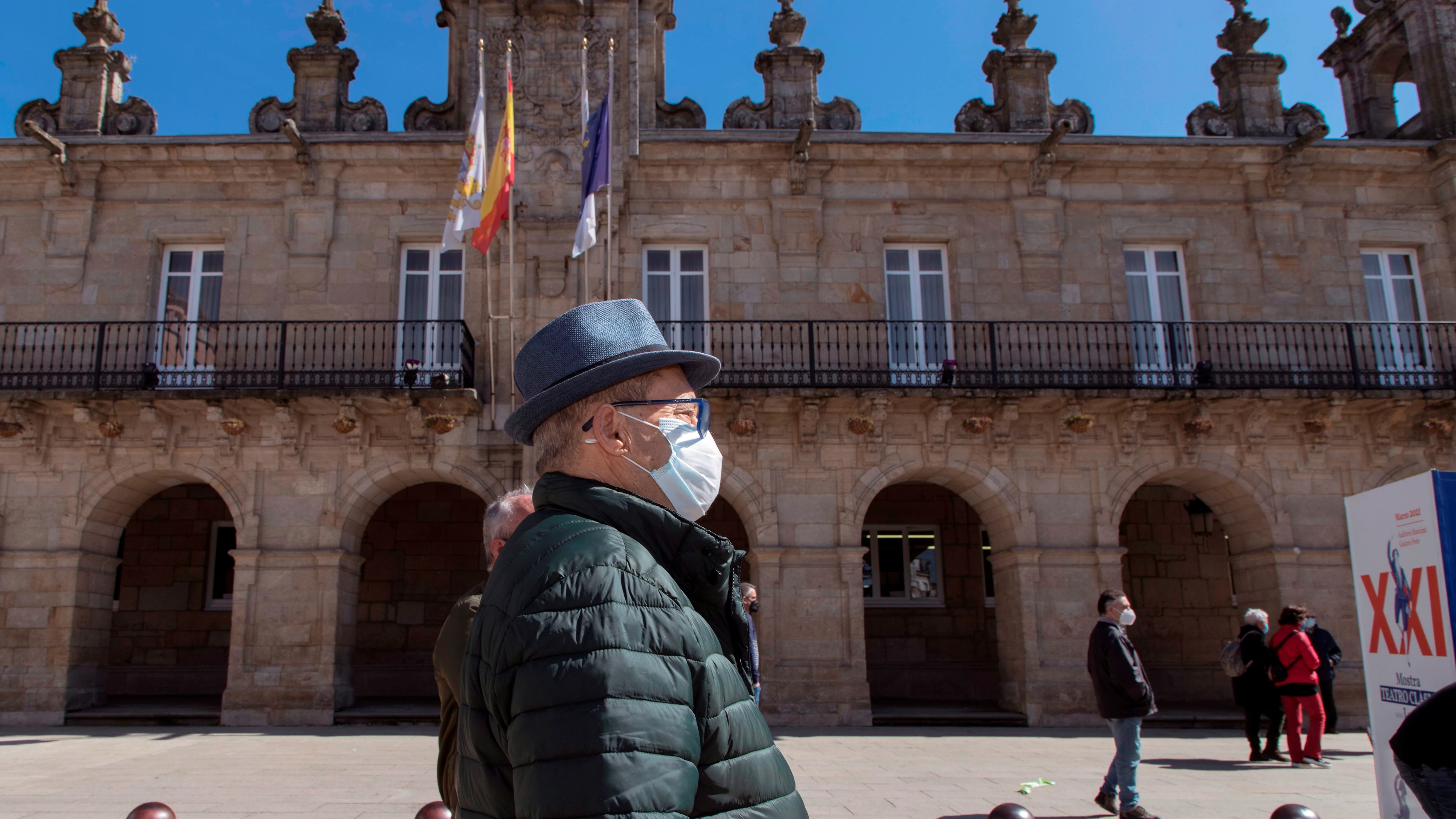 Hombre con mascarilla Hombre con mascarilla