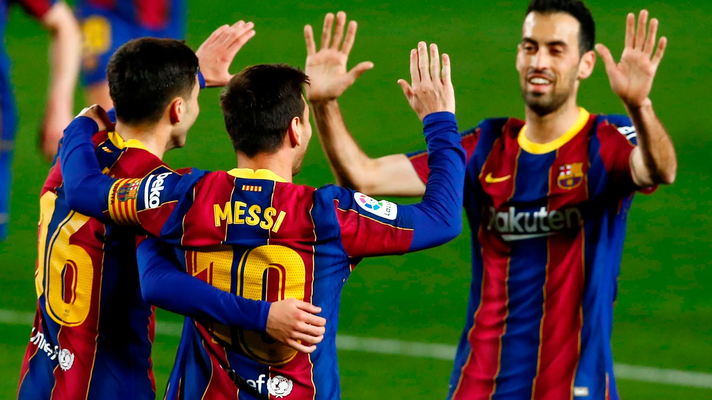 Los jugadores del Barcelona celebran un gol de Messi Los jugadores del Barcelona celebran un gol de Messi