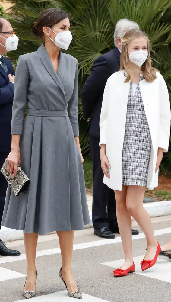 La princesa Leonor reaparece con un abrigo de la reina Letizia 