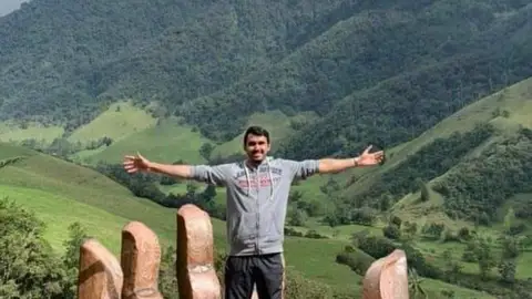 Deportes Antena 3 (22-04-21) Asesinan a un exjugador de la selección de hockey de Colombia que intentó evitar la violación de su novia Deportes Antena 3 (22-04-21) Asesinan a un exjugador de la selección de hockey de Colombia que intentó evitar la violación de su novia