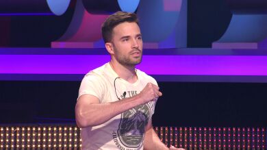 ¡Todo un rey del karaoke! Rubén ‘coge’ el micrófono para cantar como David Bisbal en ‘¡Ahora caigo!’