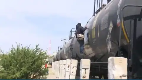 Persona en el 'tren la bestia' tratando de cruzar la frontera a Estados Unidos Persona en el 'tren la bestia' tratando de cruzar la frontera a Estados Unidos