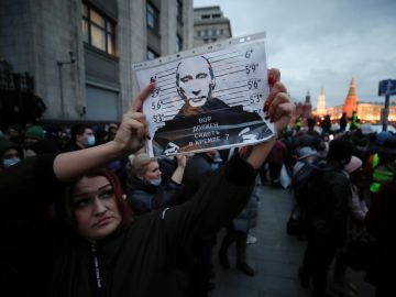Miles de personas protestan contra Putin y reclaman la liberación Navalni en Rusia