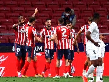 Correa y Carrasco devuelven al Atlético al liderato de la Liga