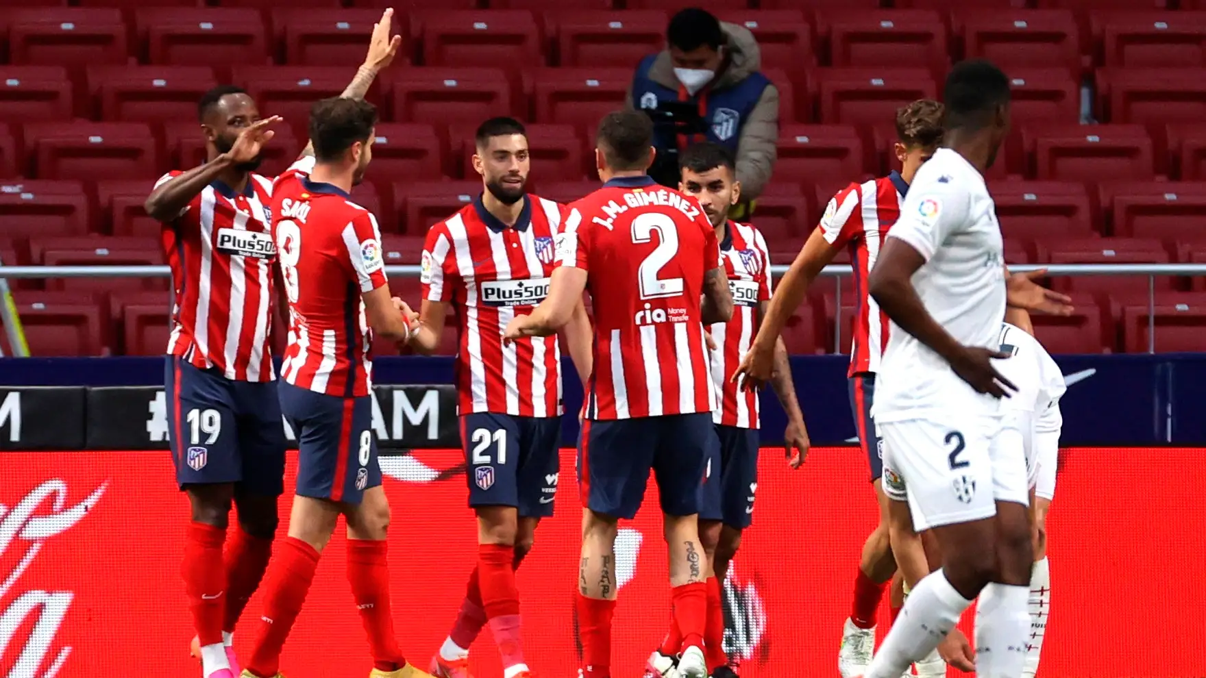 Correa y Carrasco devuelven al Atlético al liderato de la Liga Correa y Carrasco devuelven al Atlético al liderato de la Liga