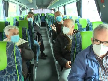 Viajeros de los autobuses burbuja