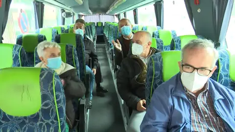 Viajeros de los autobuses burbuja Viajeros de los autobuses burbuja