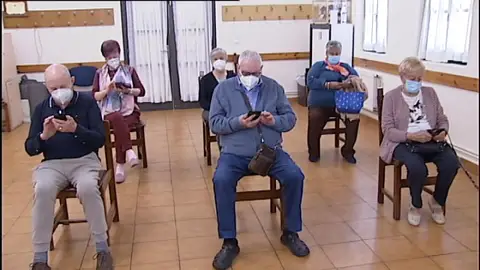 Clases para enseñar a los mayores a utilizar el móvil Clases para enseñar a los mayores a utilizar el móvil