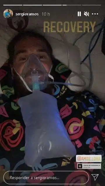 Sergio Ramos en la cama con oxígeno Sergio Ramos en la cama con oxígeno