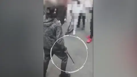 Porra extensible utilizada en una pelea entre menores en Barcelona. Porra extensible utilizada en una pelea entre menores en Barcelona.