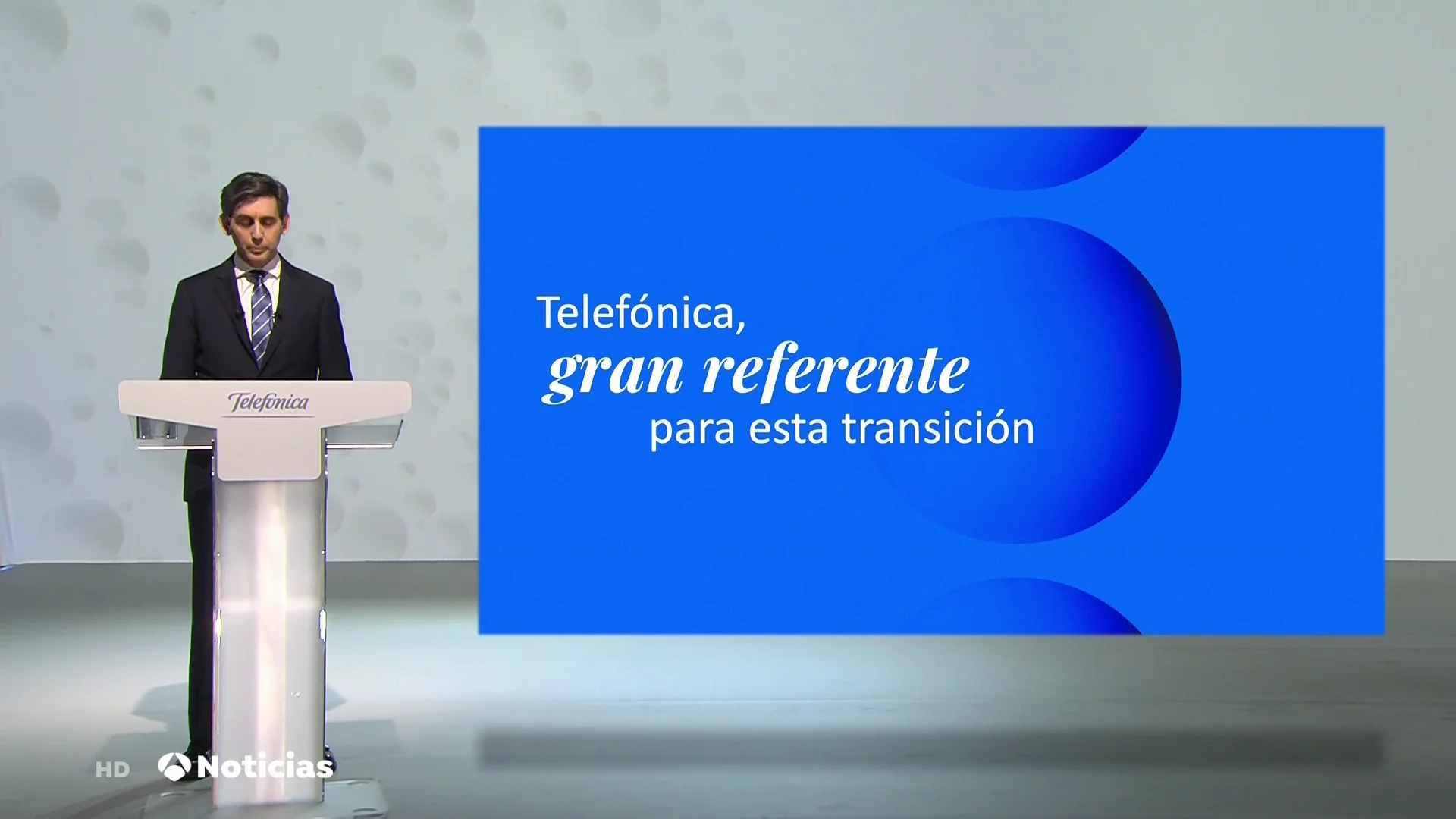 'Telefónica' estrena 'look' después de 20 años sin cambiar de imagen 'Telefónica' estrena 'look' después de 20 años sin cambiar de imagen