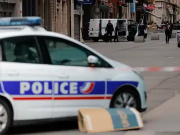 Un coche de la policía francesa en una foto de archivo Un coche de la policía francesa en una foto de archivo